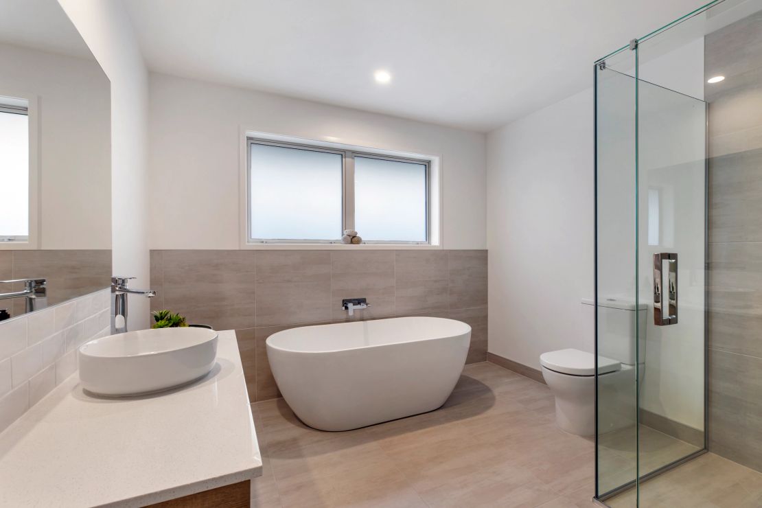 Freestanding bath suite